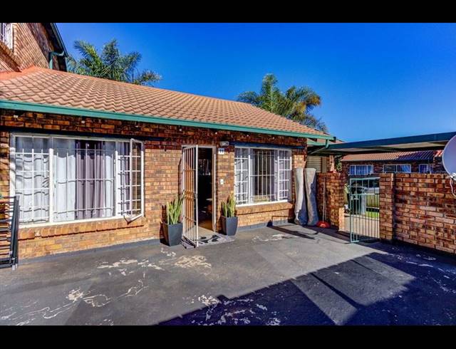 3 BEDROOM TOWNHOUSE FOR SALE IN BIRCHLEIGH